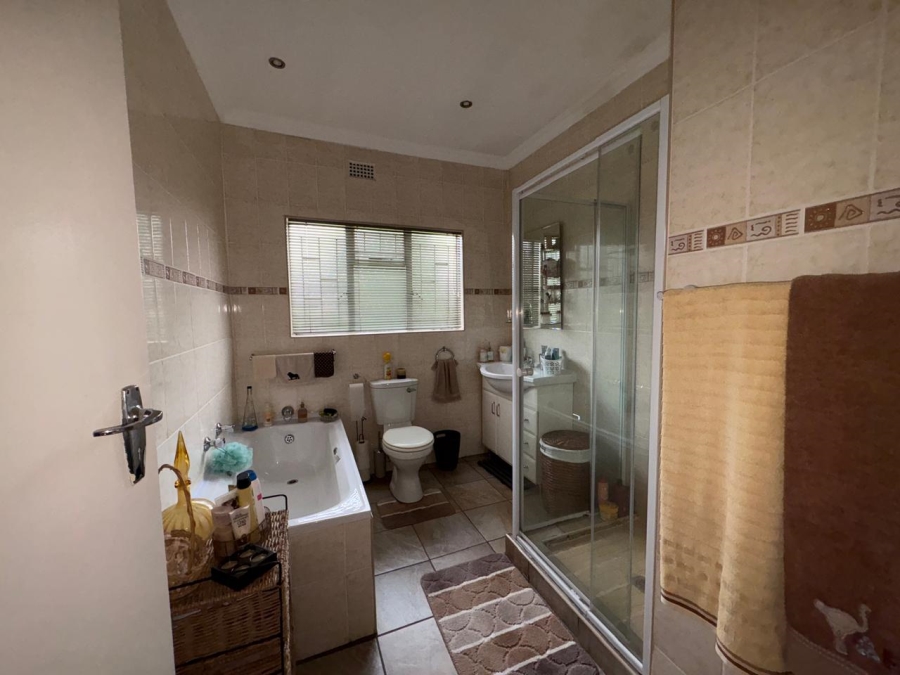 4 Bedroom Property for Sale in Van Der Merwes Kroon Gauteng