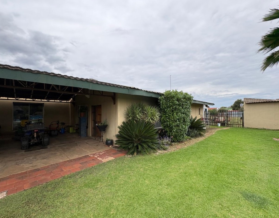 4 Bedroom Property for Sale in Van Der Merwes Kroon Gauteng