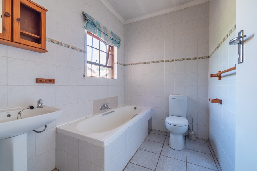To Let 4 Bedroom Property for Rent in Sharonlea Gauteng
