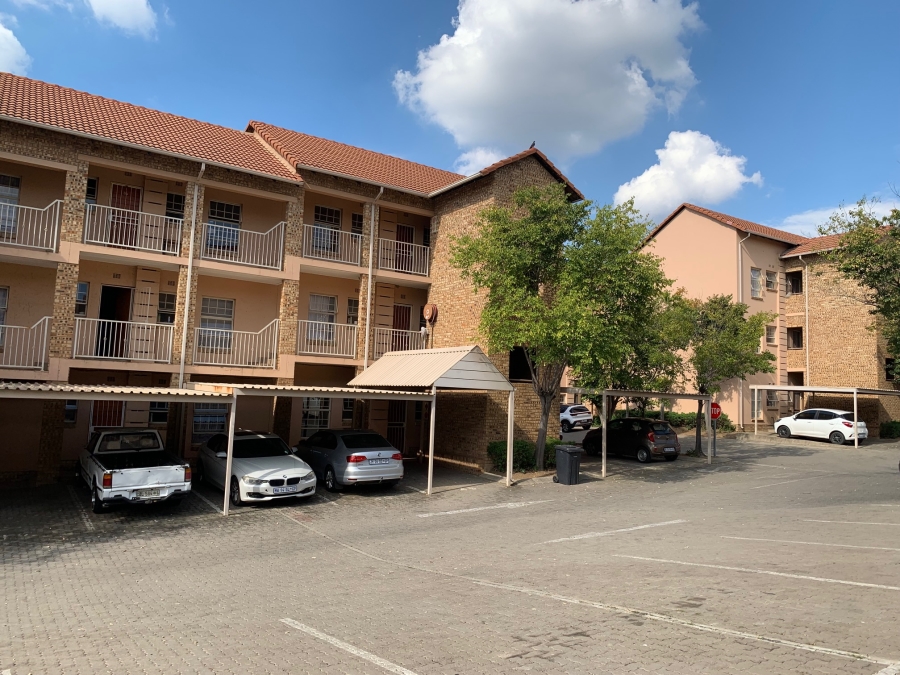 2 Bedroom Property for Sale in Summerfields Estate Gauteng
