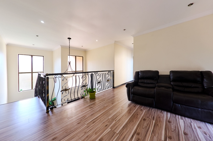 4 Bedroom Property for Sale in Halfway Gardens Gauteng