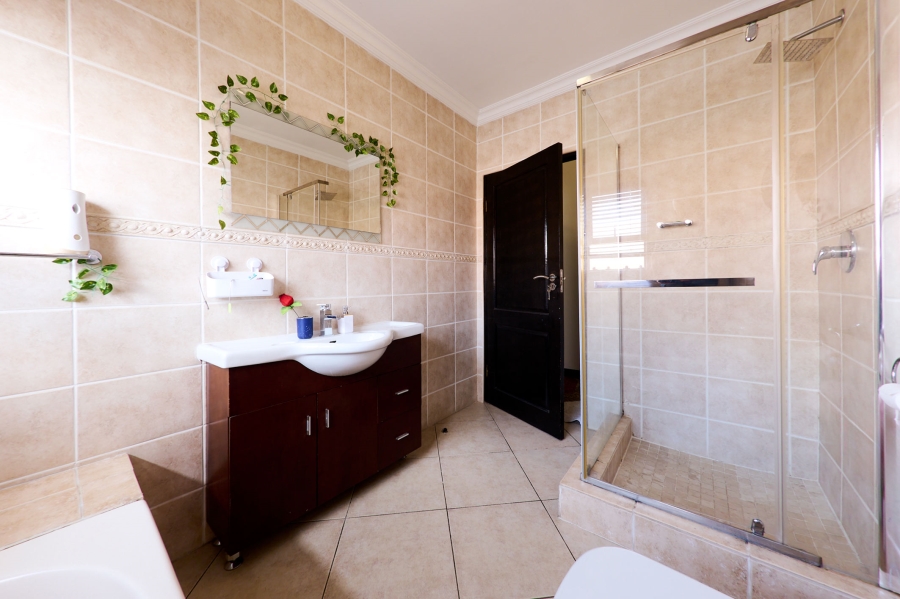 4 Bedroom Property for Sale in Halfway Gardens Gauteng