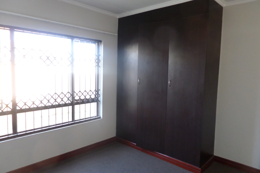 To Let 2 Bedroom Property for Rent in Erand Gardens Gauteng