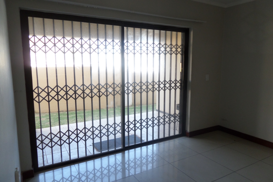 To Let 2 Bedroom Property for Rent in Erand Gardens Gauteng