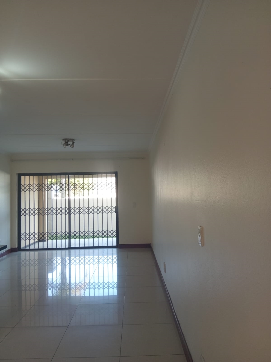 2 Bedroom Property for Sale in Erand Gardens Gauteng