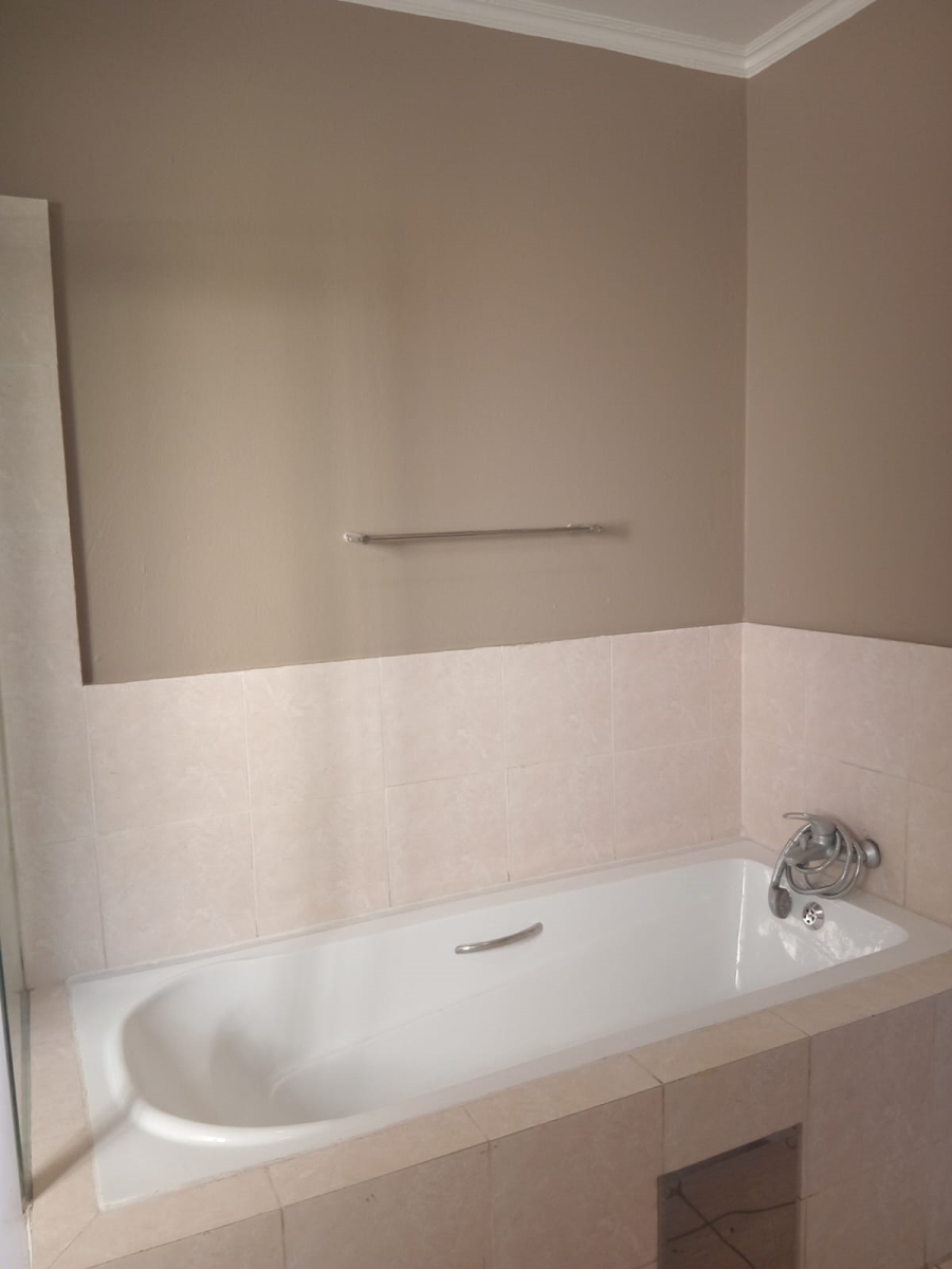 2 Bedroom Property for Sale in Erand Gardens Gauteng