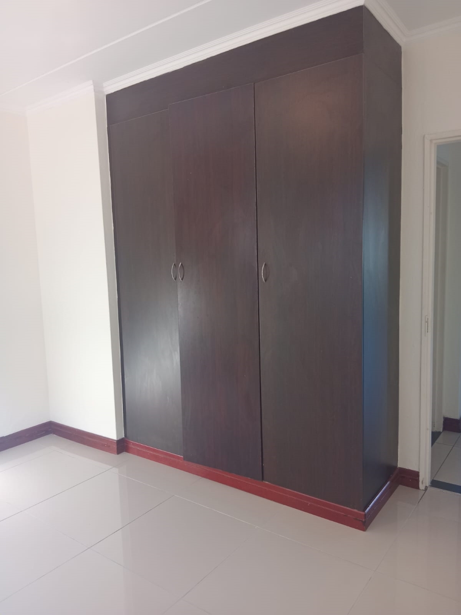 2 Bedroom Property for Sale in Erand Gardens Gauteng