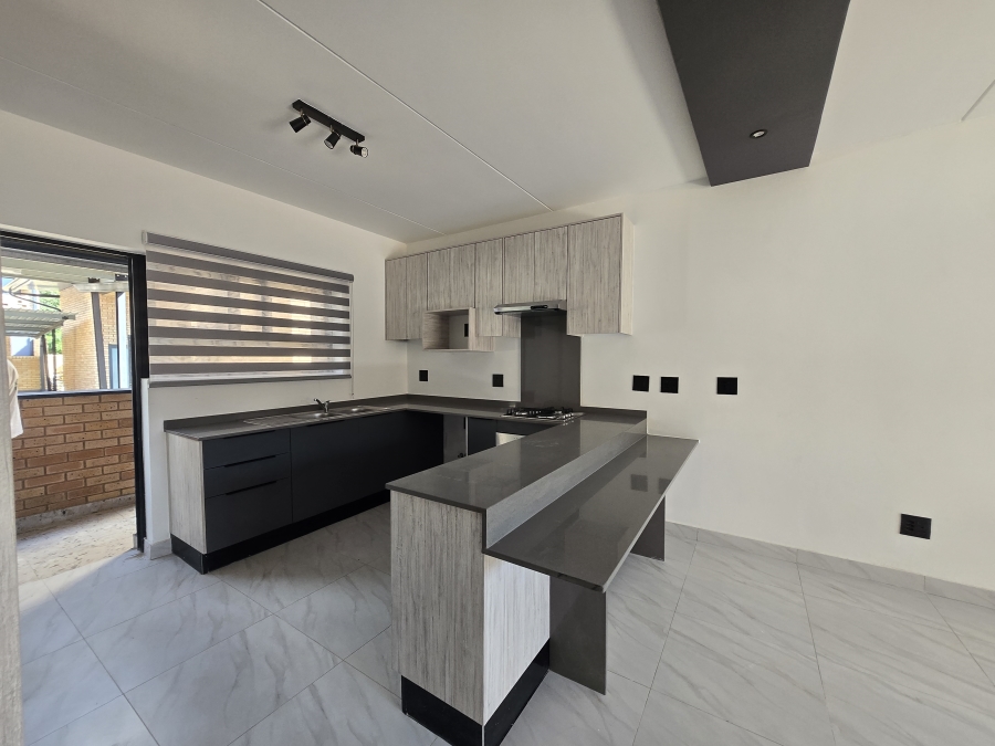 To Let 2 Bedroom Property for Rent in Bryanston Gauteng