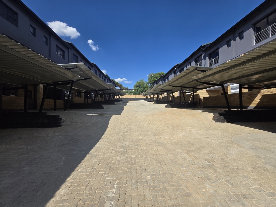 To Let 2 Bedroom Property for Rent in Bryanston Gauteng