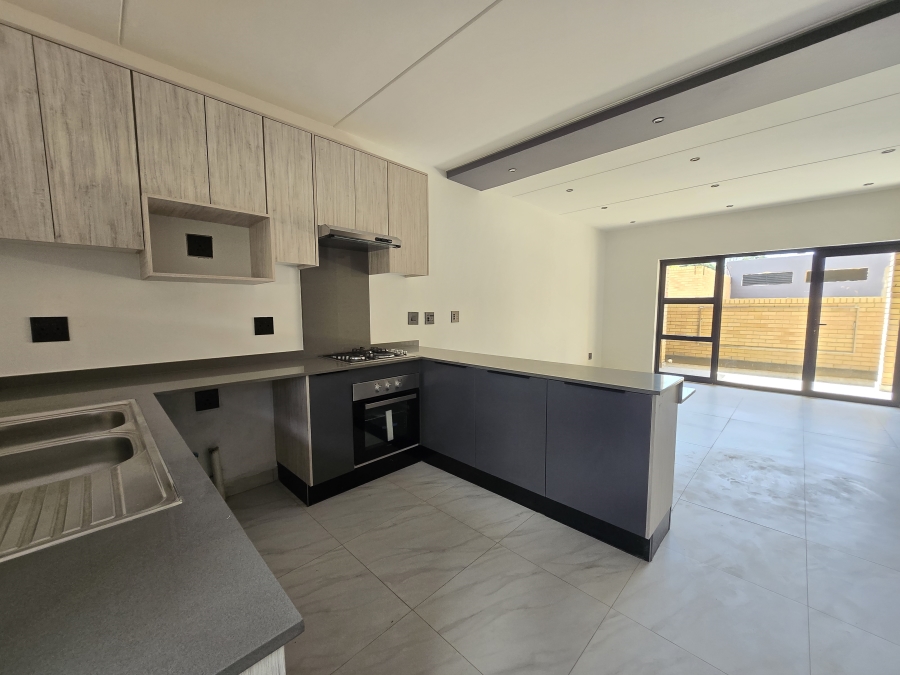 To Let 2 Bedroom Property for Rent in Bryanston Gauteng