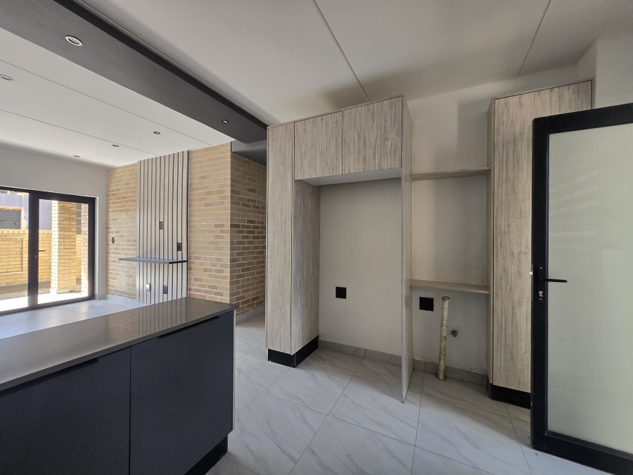 To Let 2 Bedroom Property for Rent in Bryanston Gauteng