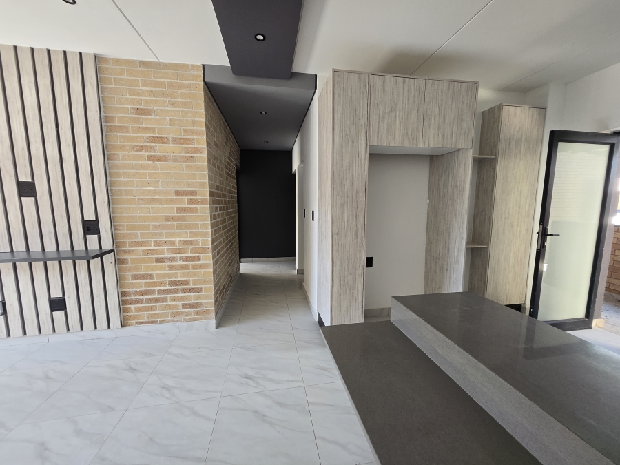 To Let 2 Bedroom Property for Rent in Bryanston Gauteng
