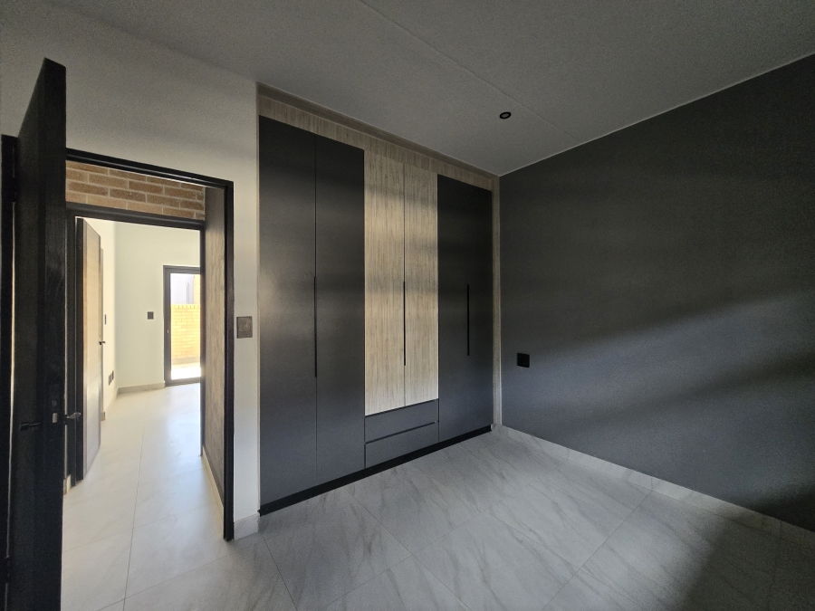 To Let 2 Bedroom Property for Rent in Bryanston Gauteng