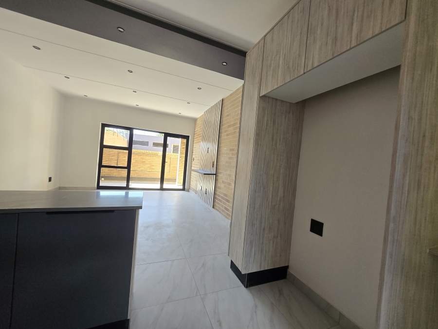 To Let 2 Bedroom Property for Rent in Bryanston Gauteng