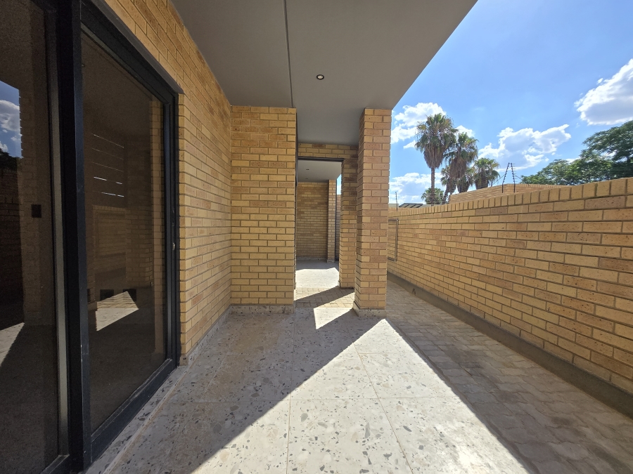 To Let 2 Bedroom Property for Rent in Bryanston Gauteng