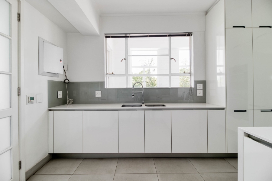 To Let 3 Bedroom Property for Rent in Illovo Gauteng