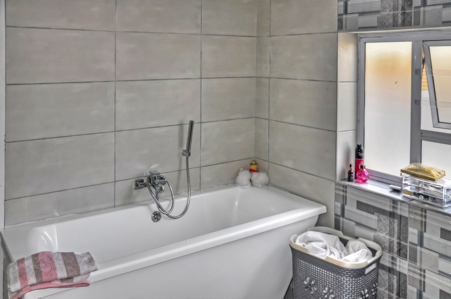 4 Bedroom Property for Sale in Primrose Hill Gauteng