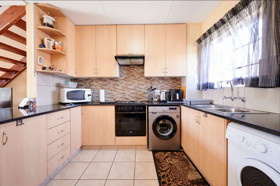 2 Bedroom Property for Sale in Noordwyk Gauteng