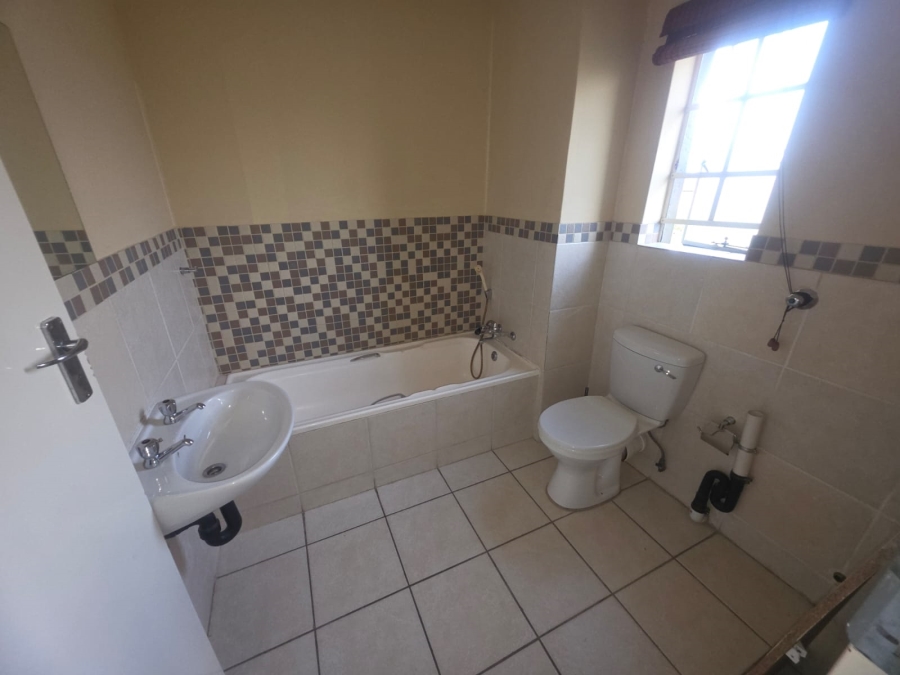 2 Bedroom Property for Sale in Noordwyk Gauteng