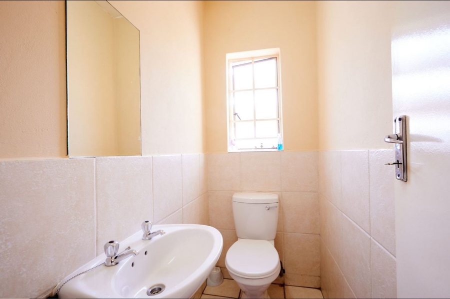 2 Bedroom Property for Sale in Noordwyk Gauteng