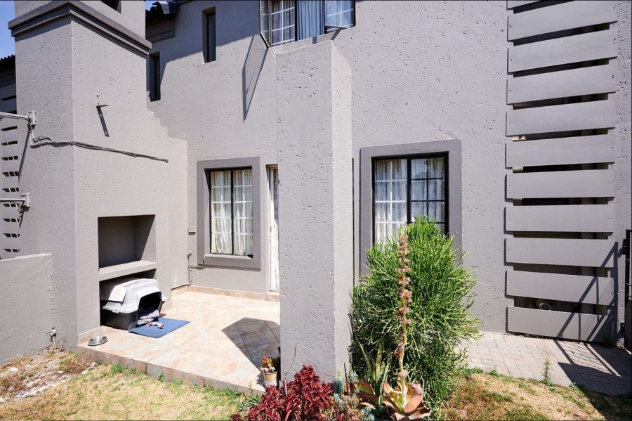 2 Bedroom Property for Sale in Noordwyk Gauteng