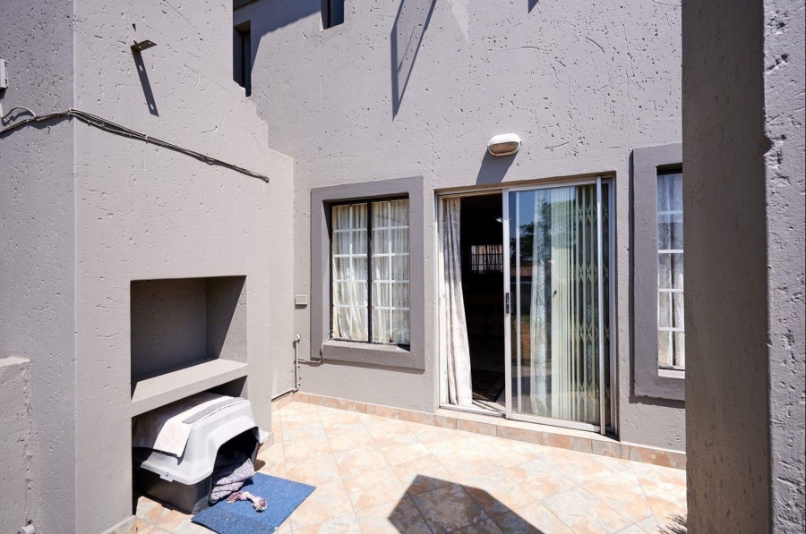 2 Bedroom Property for Sale in Noordwyk Gauteng