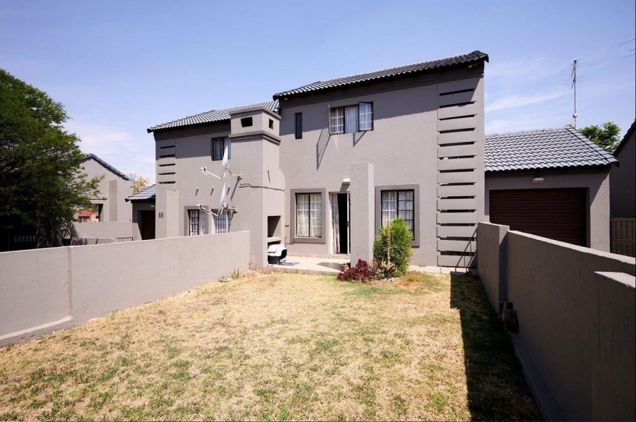 2 Bedroom Property for Sale in Noordwyk Gauteng