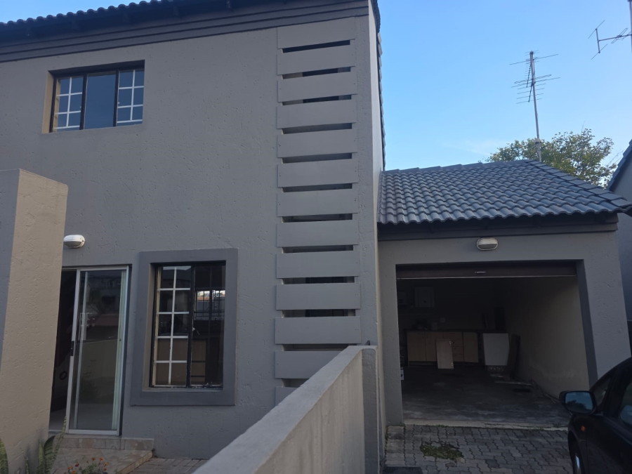 2 Bedroom Property for Sale in Noordwyk Gauteng