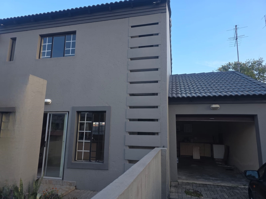 2 Bedroom Property for Sale in Noordwyk Gauteng