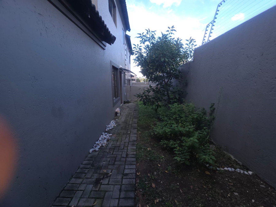 2 Bedroom Property for Sale in Noordwyk Gauteng