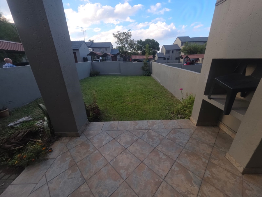 2 Bedroom Property for Sale in Noordwyk Gauteng