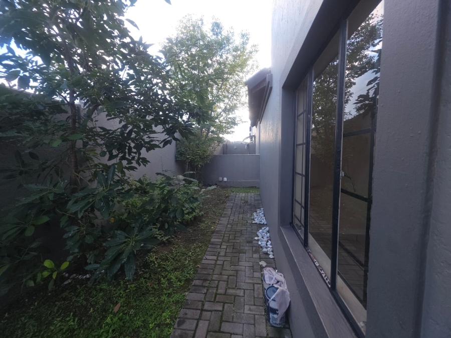 2 Bedroom Property for Sale in Noordwyk Gauteng