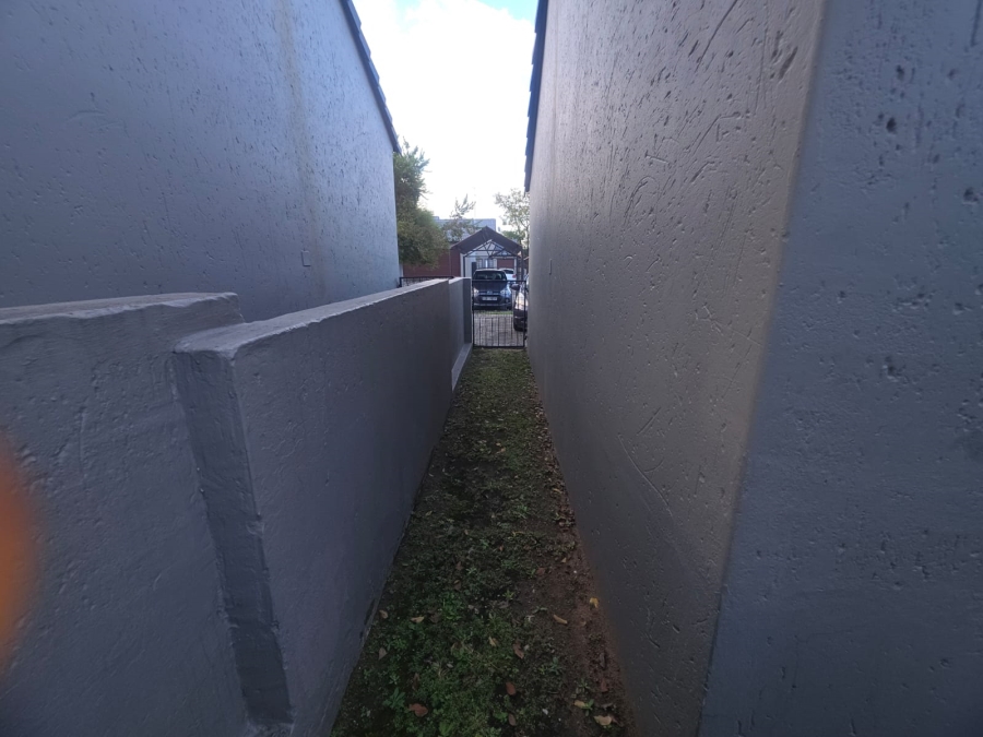 2 Bedroom Property for Sale in Noordwyk Gauteng