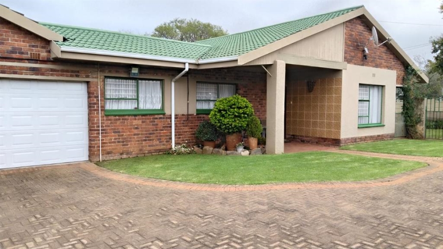 4 Bedroom Property for Sale in Greenhills Gauteng