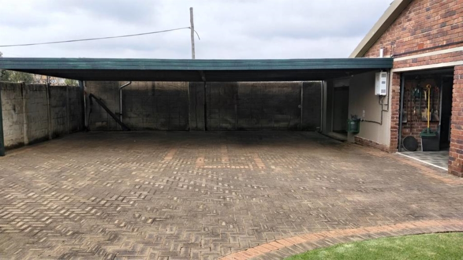 4 Bedroom Property for Sale in Greenhills Gauteng