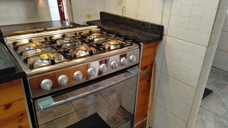 4 Bedroom Property for Sale in Greenhills Gauteng