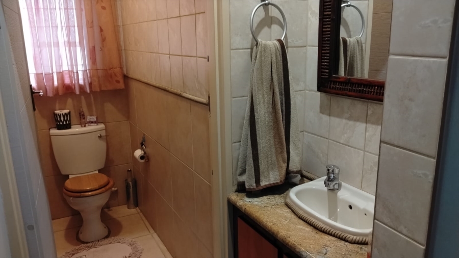 4 Bedroom Property for Sale in Greenhills Gauteng