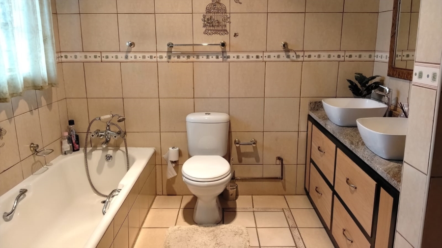 4 Bedroom Property for Sale in Greenhills Gauteng