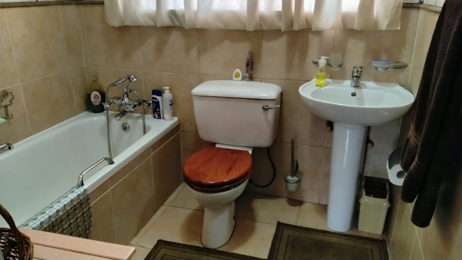 4 Bedroom Property for Sale in Greenhills Gauteng