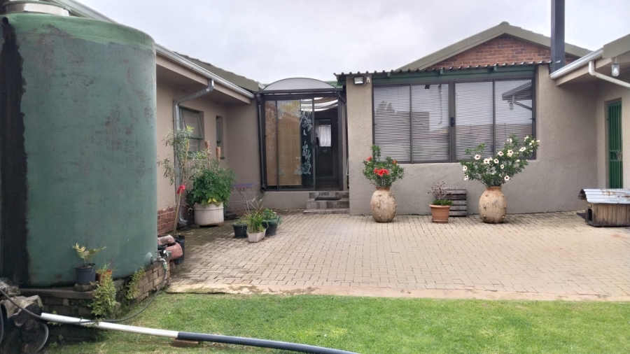 4 Bedroom Property for Sale in Greenhills Gauteng