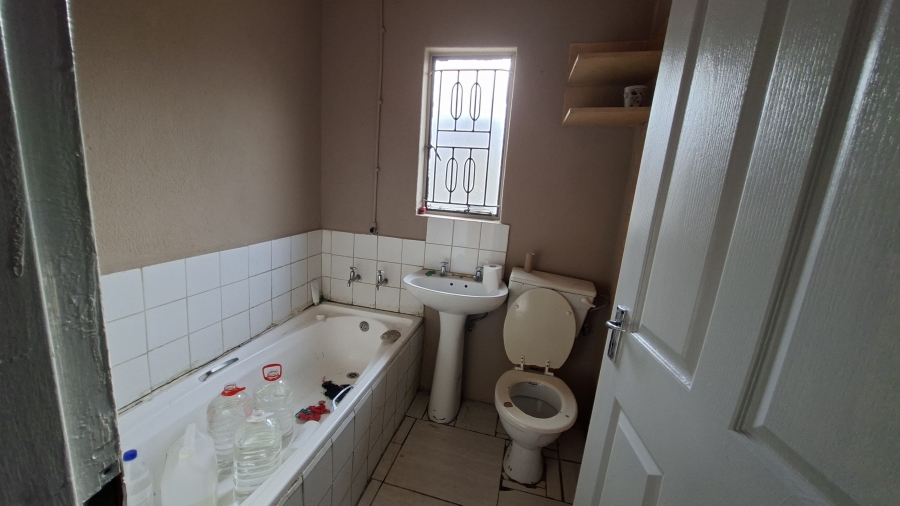 4 Bedroom Property for Sale in Olievenhoutbosch Gauteng