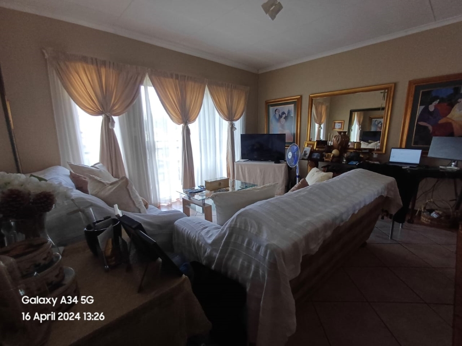 2 Bedroom Property for Sale in Wilgeheuwel Gauteng