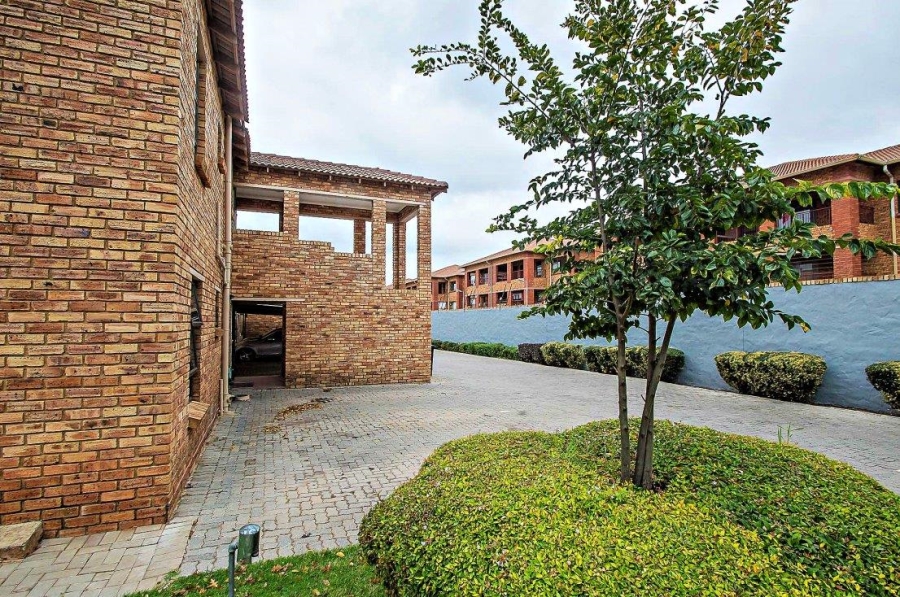 2 Bedroom Property for Sale in Groblerpark Gauteng