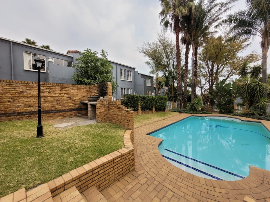 2 Bedroom Property for Sale in Radiokop Gauteng