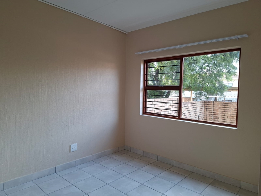 To Let 2 Bedroom Property for Rent in Fourways Gardens Gauteng