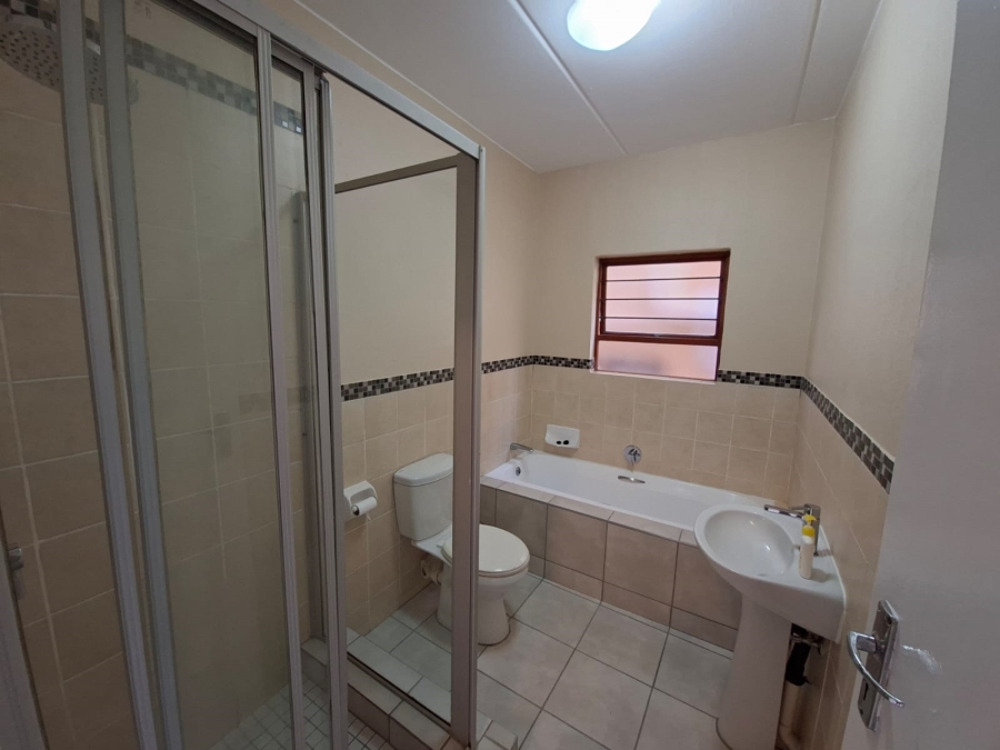 To Let 2 Bedroom Property for Rent in Fourways Gardens Gauteng