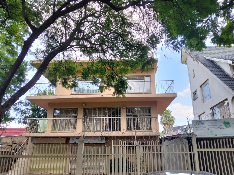 6 Bedroom Property for Sale in Laudium Gauteng