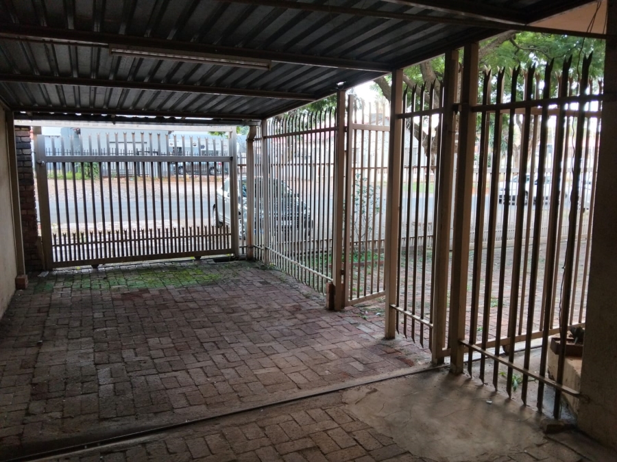 6 Bedroom Property for Sale in Laudium Gauteng