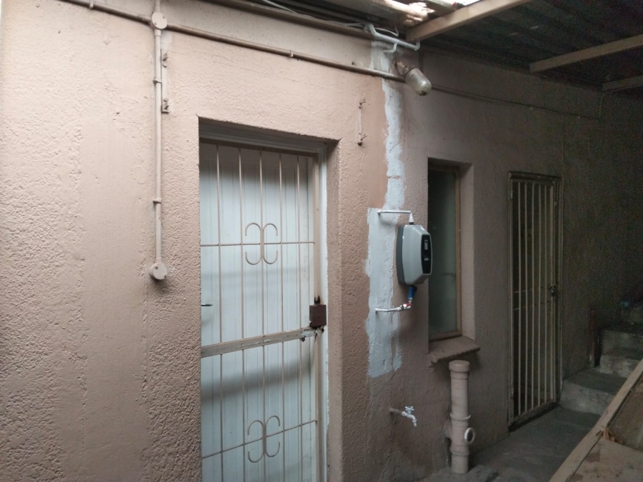 6 Bedroom Property for Sale in Laudium Gauteng