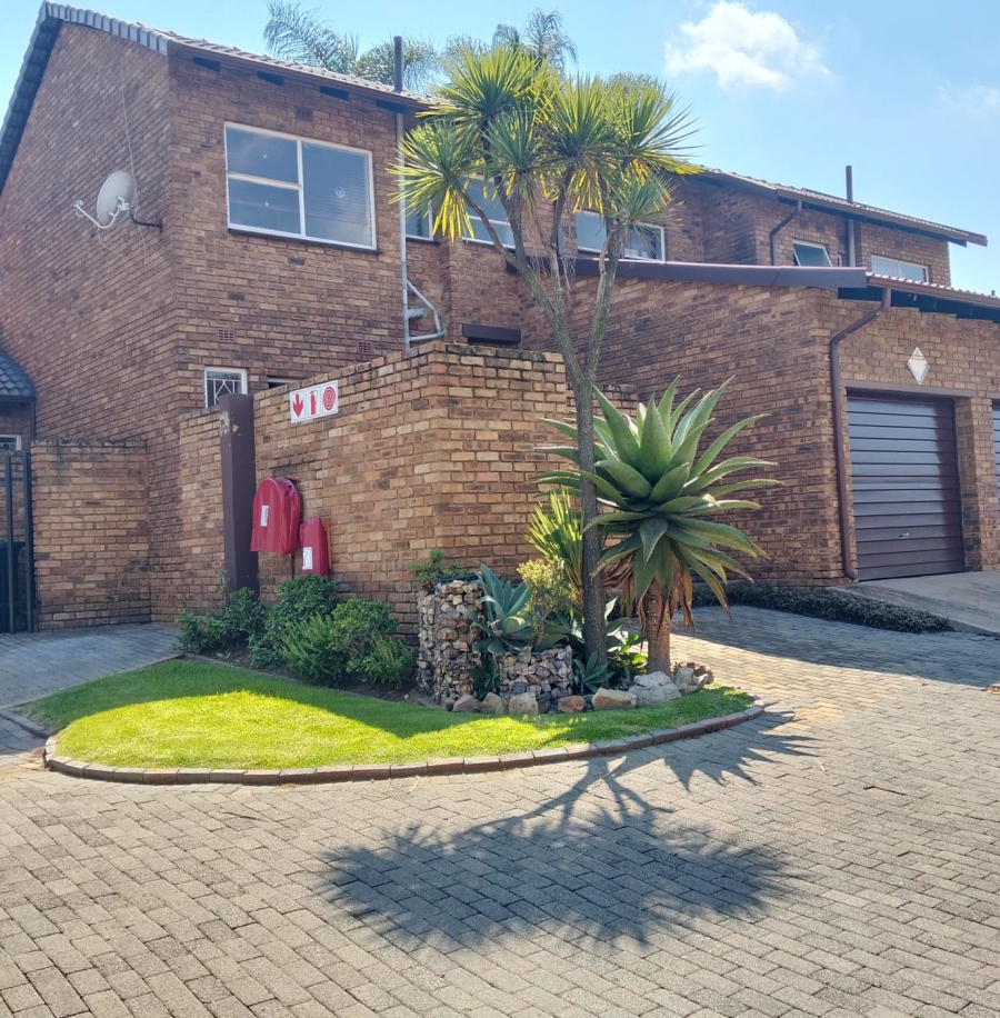 2 Bedroom Property for Sale in Birchleigh Gauteng